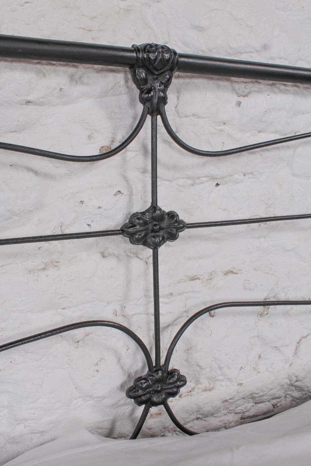 Pleasingly simple all iron king size nioend bed View VIII