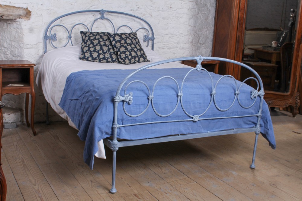 Lovely rare Victorian iron double bed