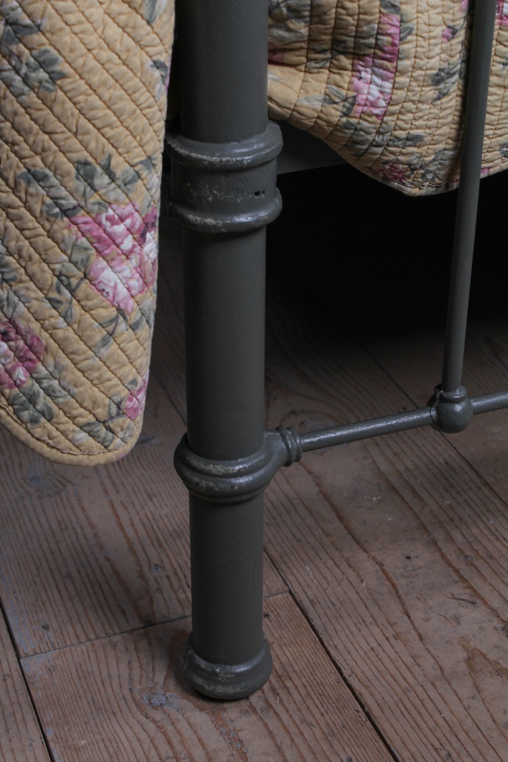 Handsome classic brass and iron Edwardian king size bed View IV