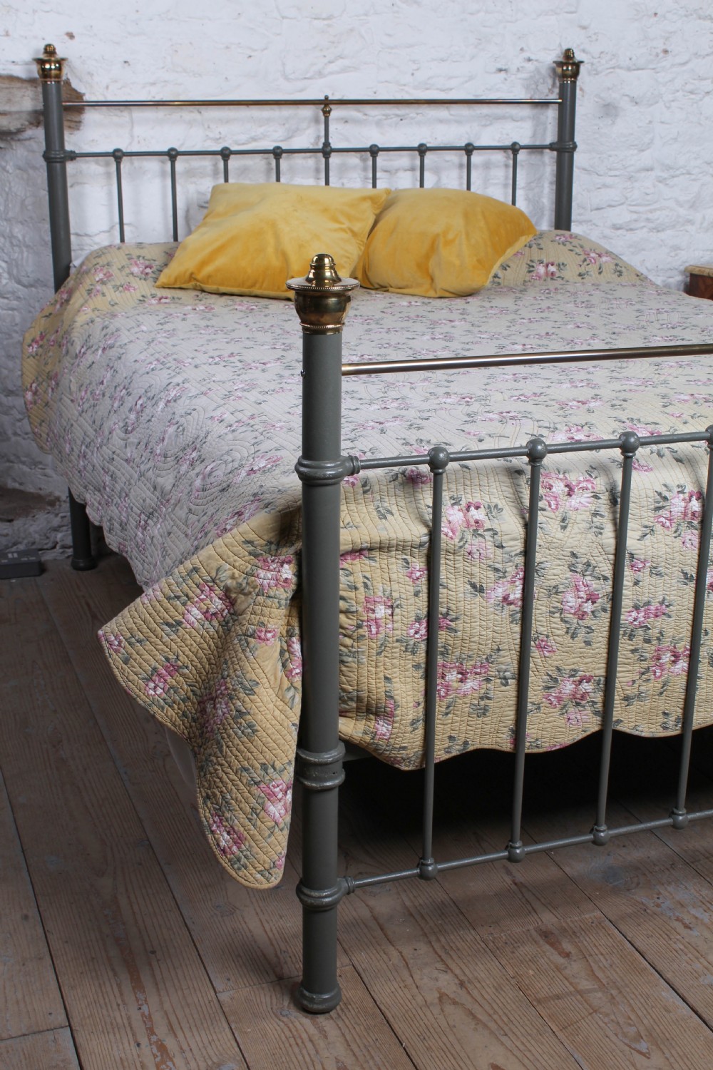 Handsome classic brass and iron Edwardian king size bed View VI