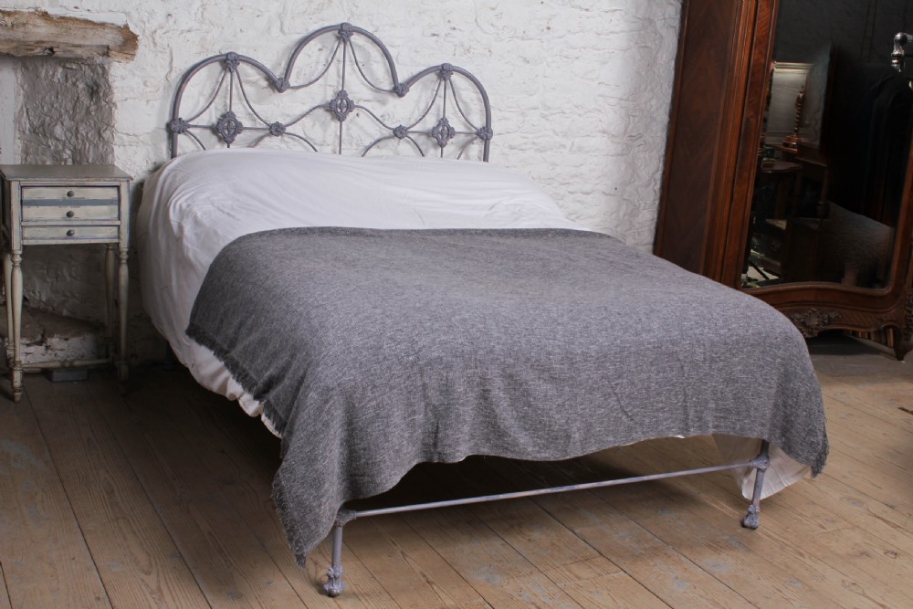 Lovely all iron no end double bed