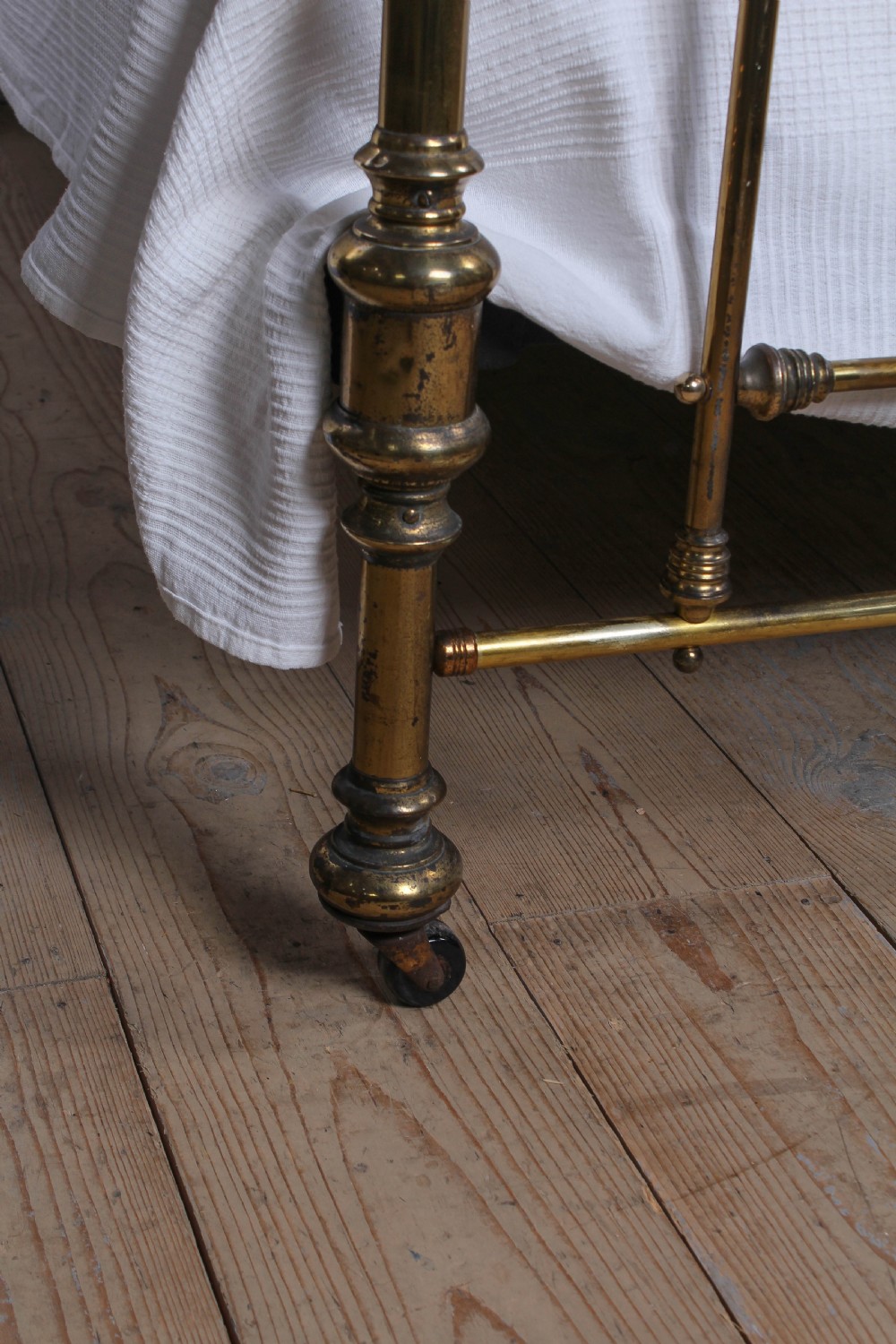 Handsome super king size all brass bed  View X