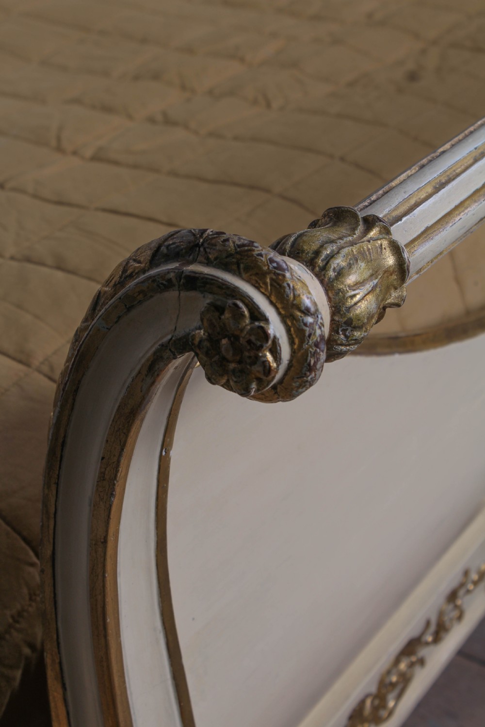 Very rare Renaissance style sleigh bed with parcel gilt View VI