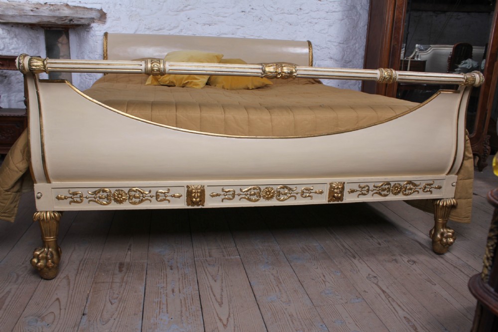 Very rare Renaissance style sleigh bed with parcel gilt View VIII
