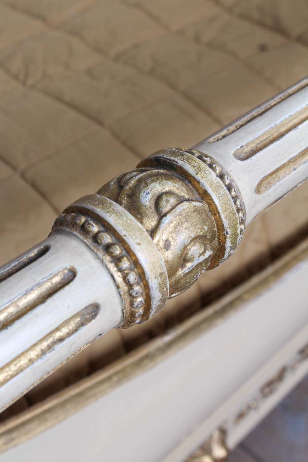 Very rare Renaissance style sleigh bed with parcel gilt View X