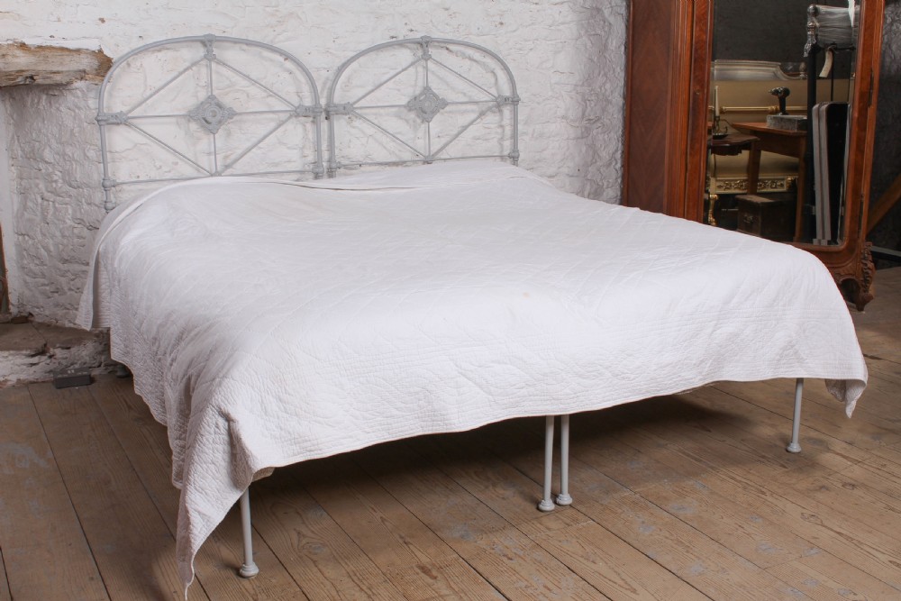 Lovely pair of all iron single no end beds (can be joined)  View VIII