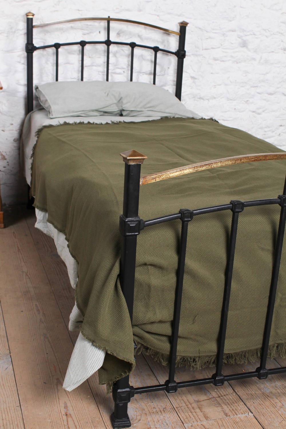 Classic Edwardian brass and iron single bed View VI