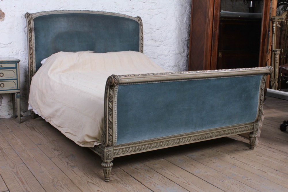  French upholstered king size Lit Bateau View II