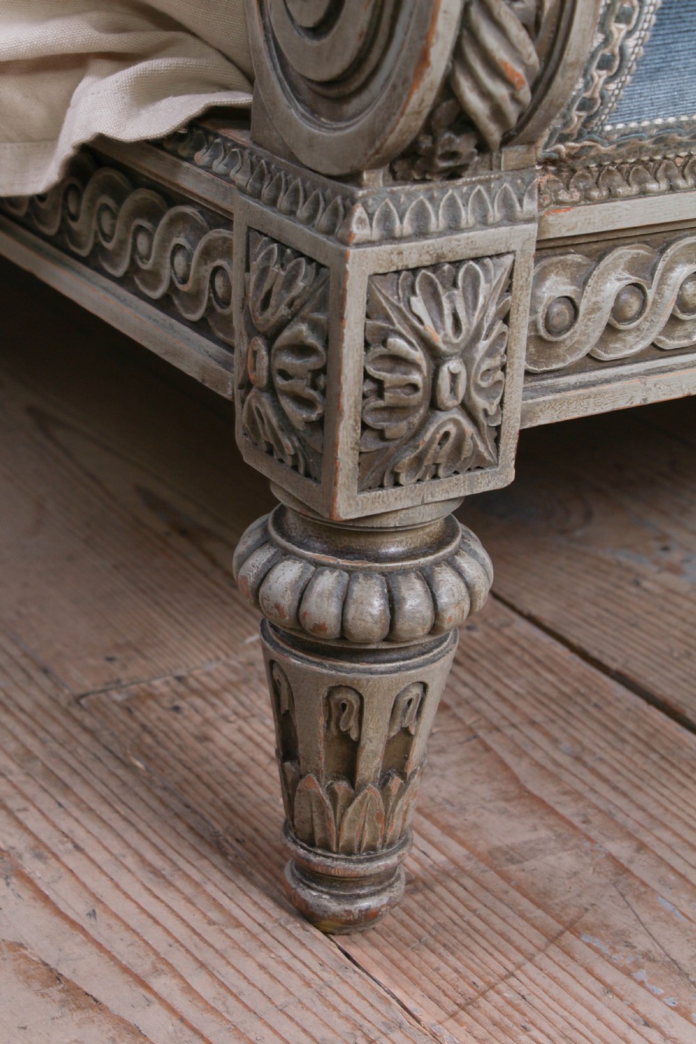  French upholstered king size Lit Bateau View IV