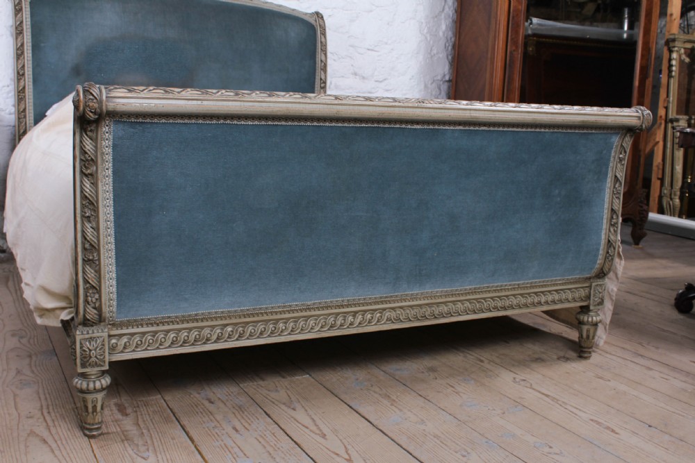  French upholstered king size Lit Bateau View V