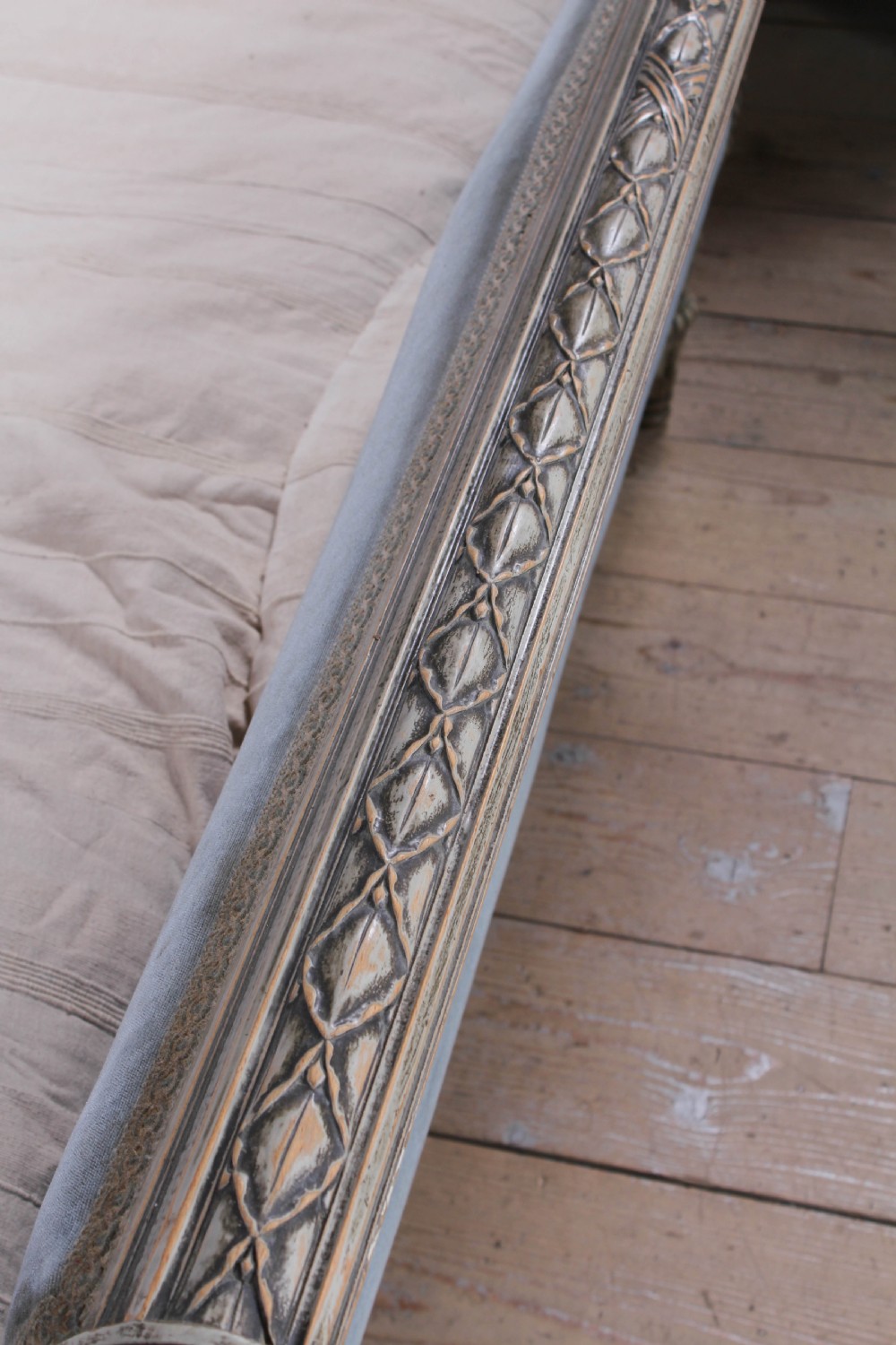  French upholstered king size Lit Bateau View IX