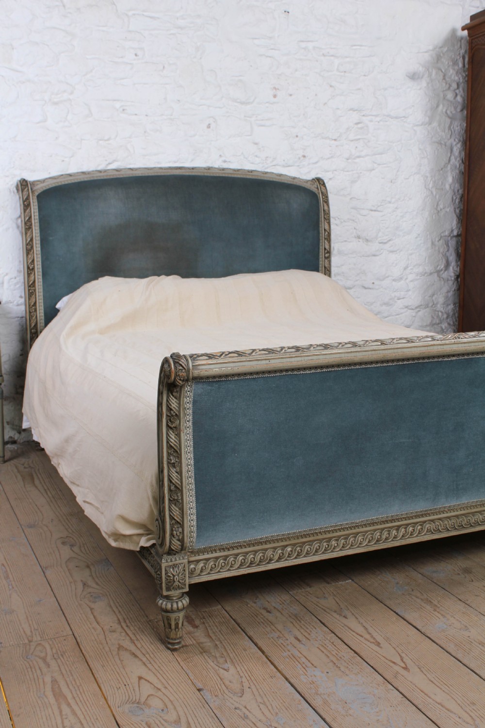  French upholstered king size Lit Bateau View X