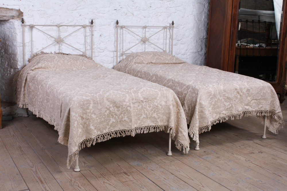 Pretty simple pair of iron and brass Victorian single beds (can be joined) 