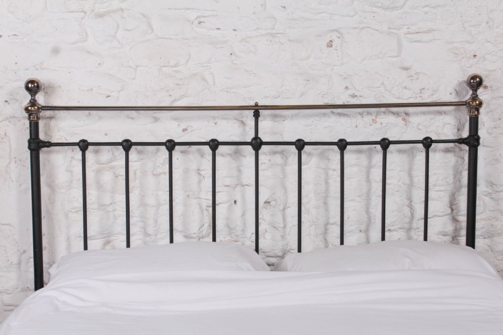 Classic Victorian king size black and aged brass no end bed View II