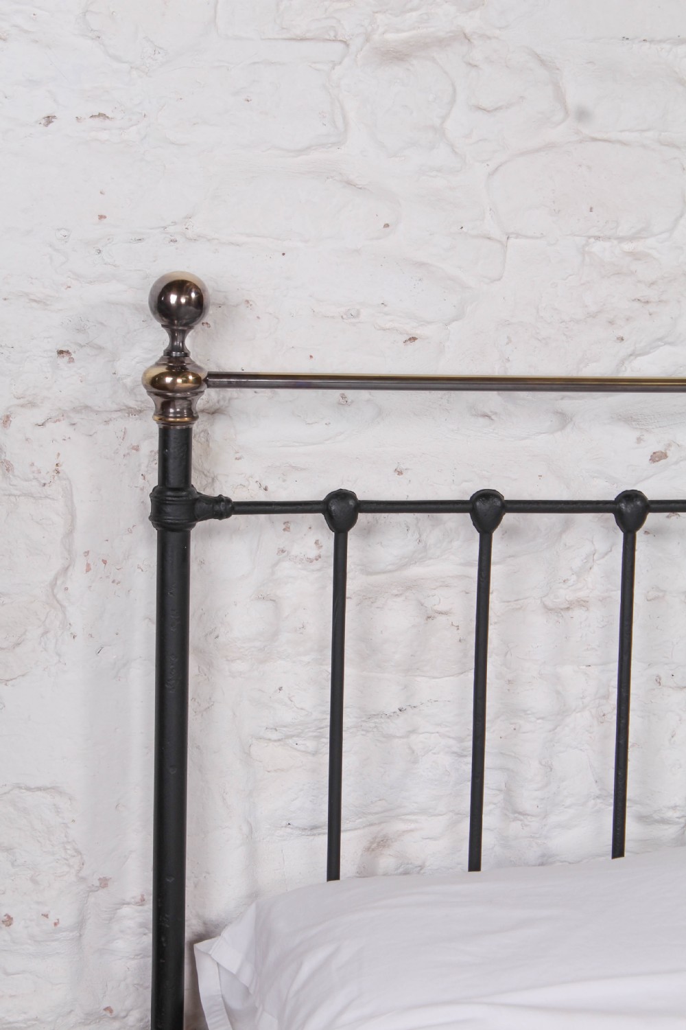 Classic Victorian king size black and aged brass no end bed View IV