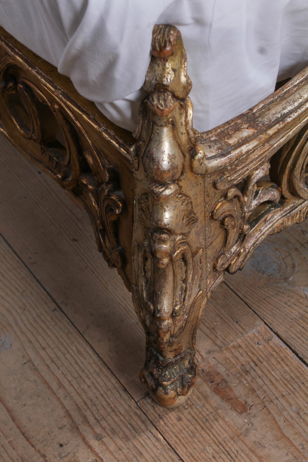 Spectacular Rococo Italian gilded super king size bed  View XI