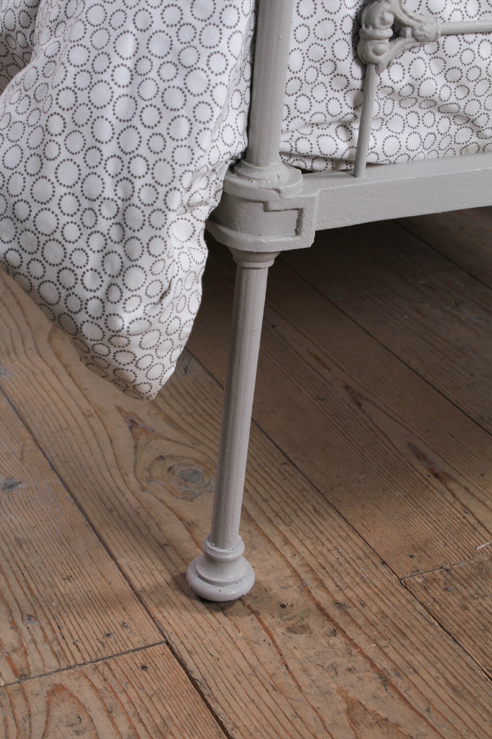 Very rare pretty pair of Early Victorian iron single beds (can be joined)  View XI