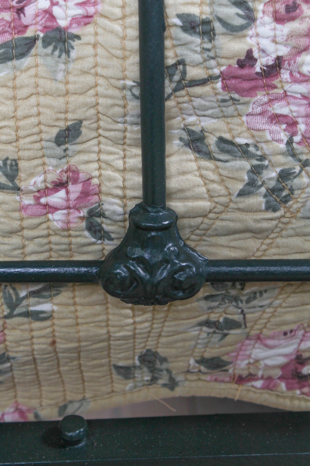 Classic Victorian 5Ft king size brass and iron bed View VII