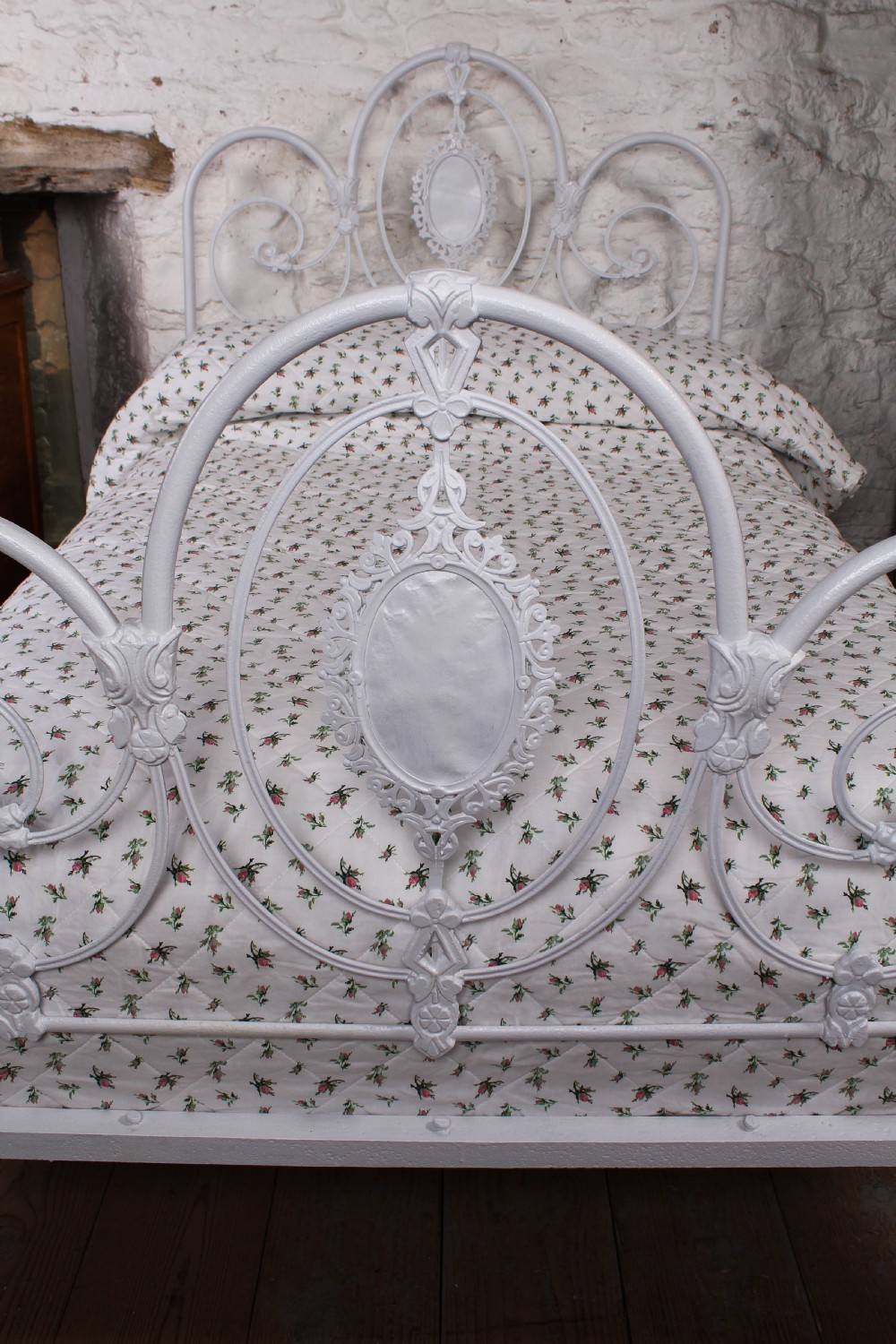 Very pretty Victorian queen size all iron bed  View II