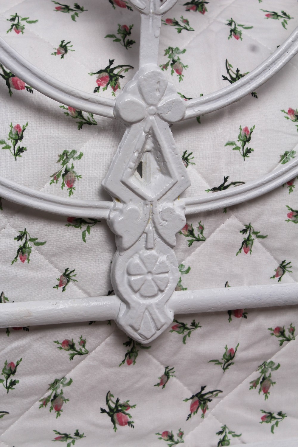 Very pretty Victorian queen size all iron bed  View IV