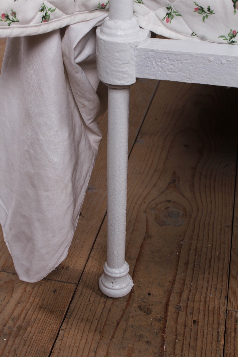 Very pretty Victorian queen size all iron bed  View V