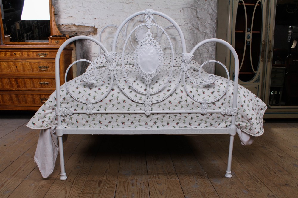 Very pretty Victorian queen size all iron bed  View VII