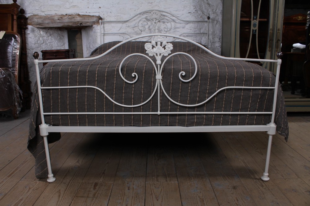 Pretty king size forged iron bed View II