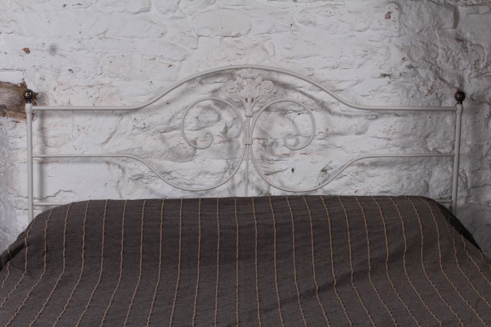Pretty king size forged iron bed View IV