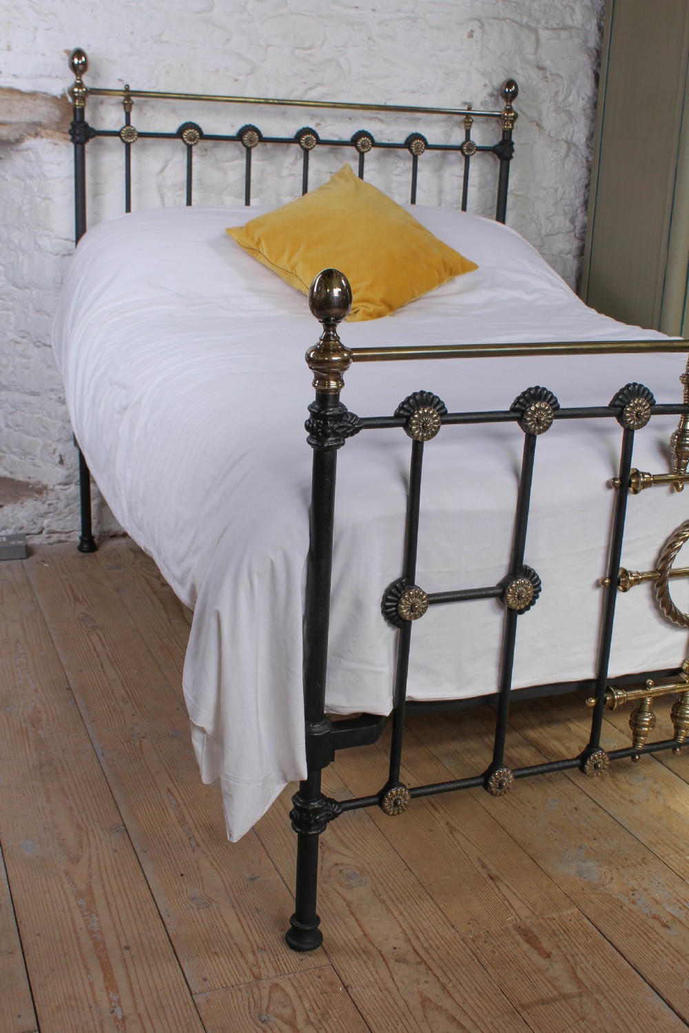 Very nice Victorian brass and iron double bed View VII