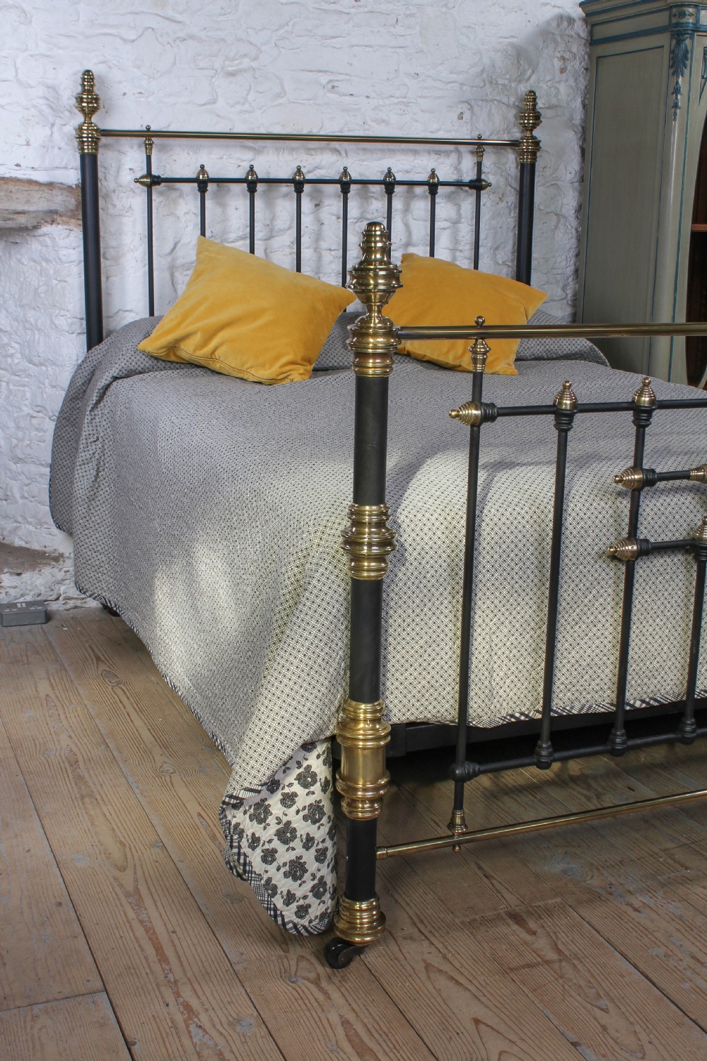 Handsome Victorian brass and iron king size bed View VIII
