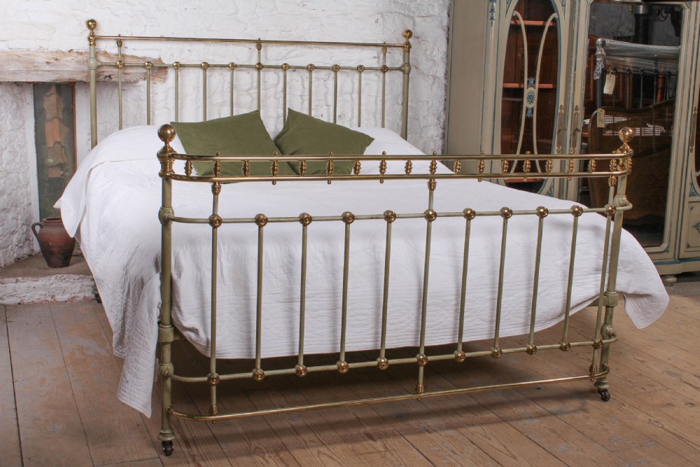 Gorgeous bow foot Victorian 6Ft super king size bed by Scholbred