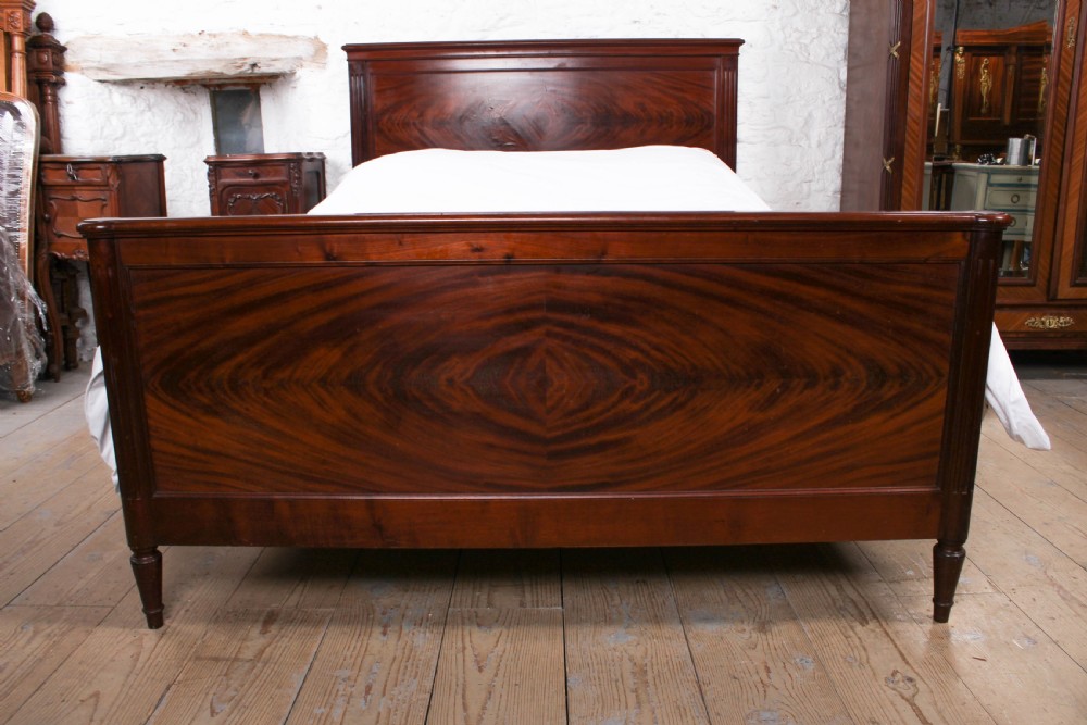 Simple Mahogany quarter veneer king size bed View II