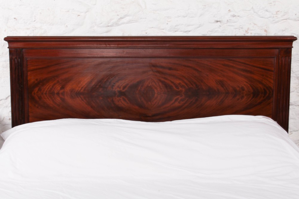 Simple Mahogany quarter veneer king size bed View III