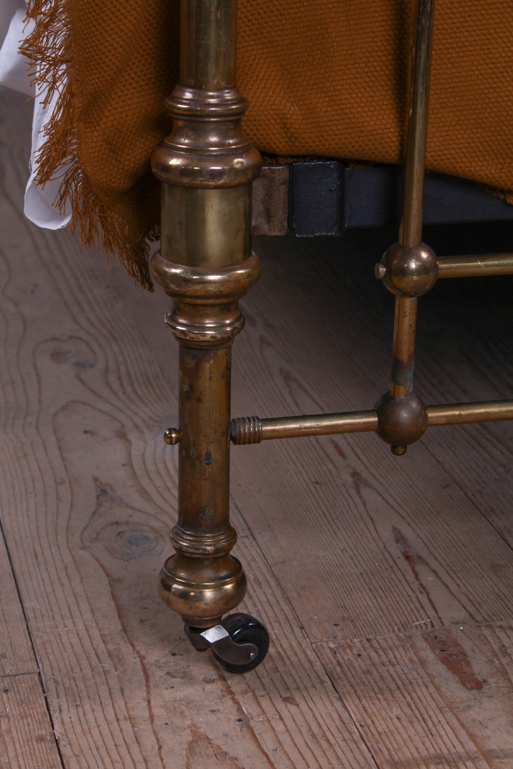 Handsome all brass king size bed View VII