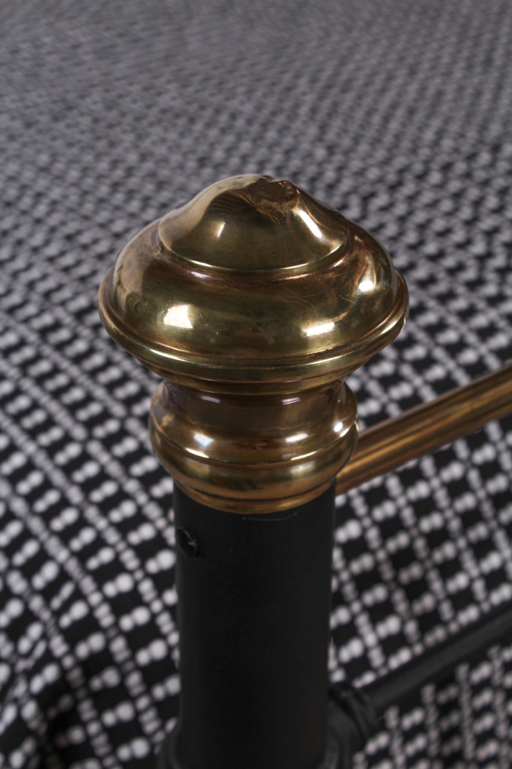 Sturdy classic Edwardian brass and black king size bed View IV