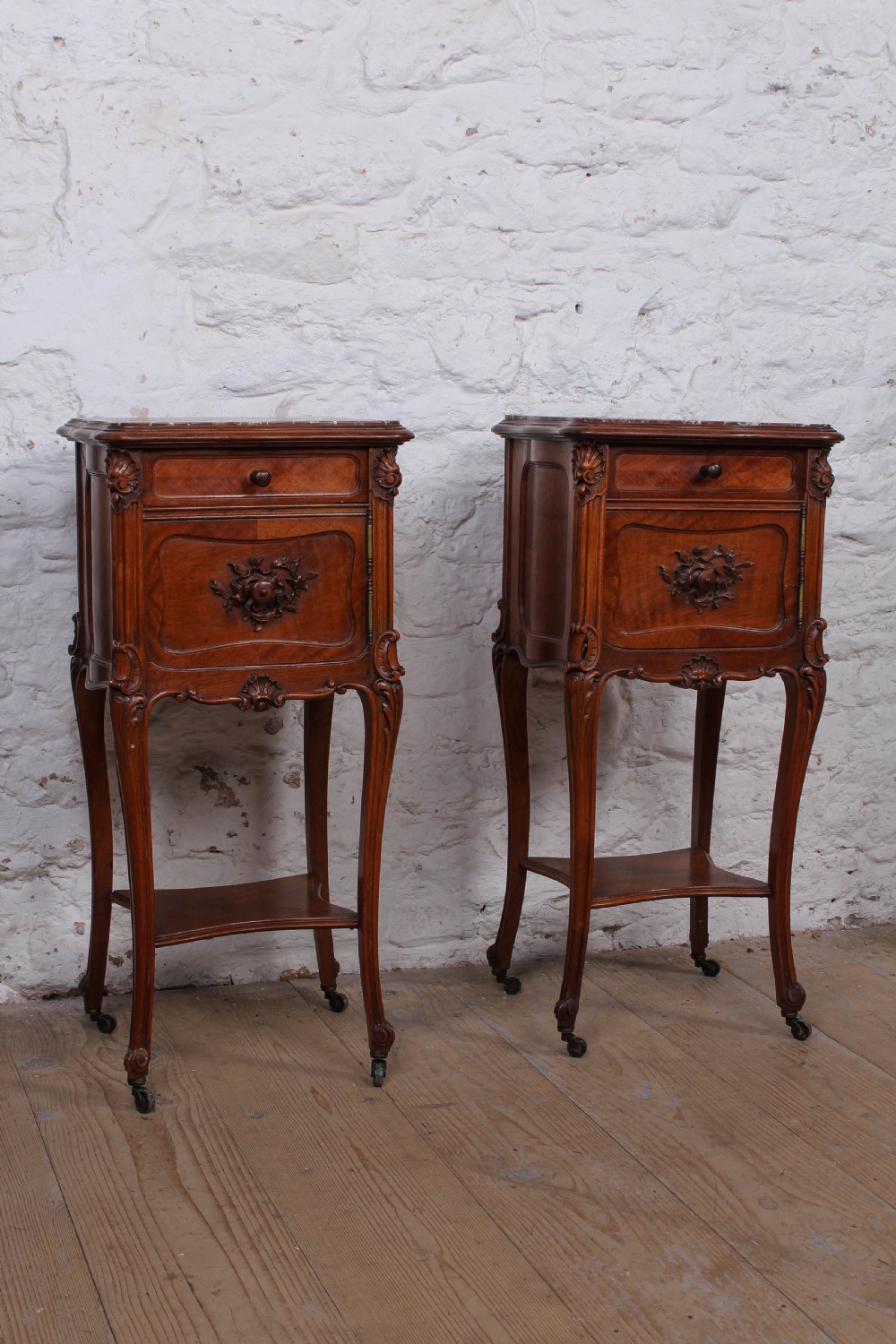 Very nice pair of Louis XV style bedsides
