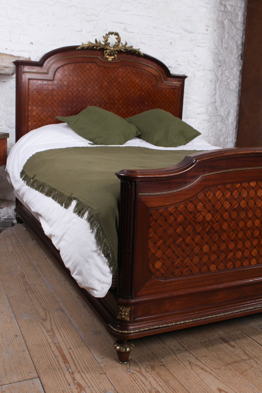 Handsome king size mahogany and fruitwood decorative bed View IV