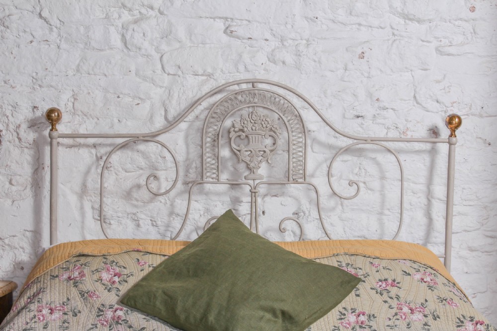 Lovely forged iron no end double bed View II