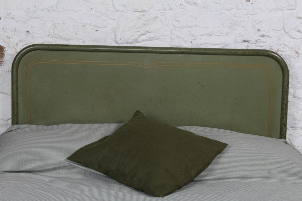 Very lovely rare painted French iron double bed View IV