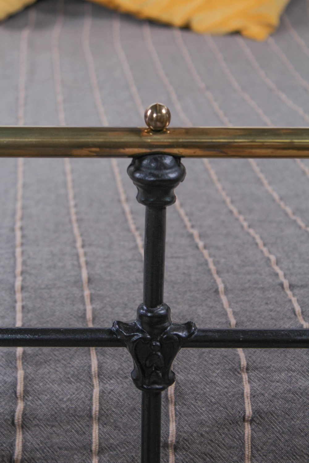 Quality super king size Victorian brass and iron bed View IV