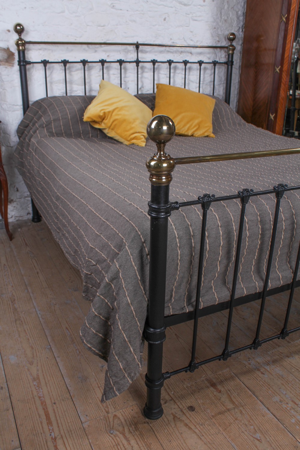 Quality super king size Victorian brass and iron bed View VII