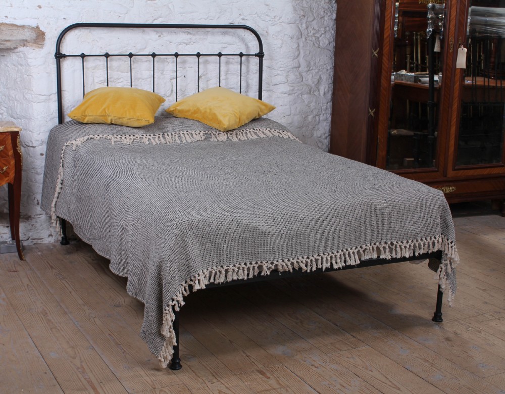 Fashionably simple French all iron double bed