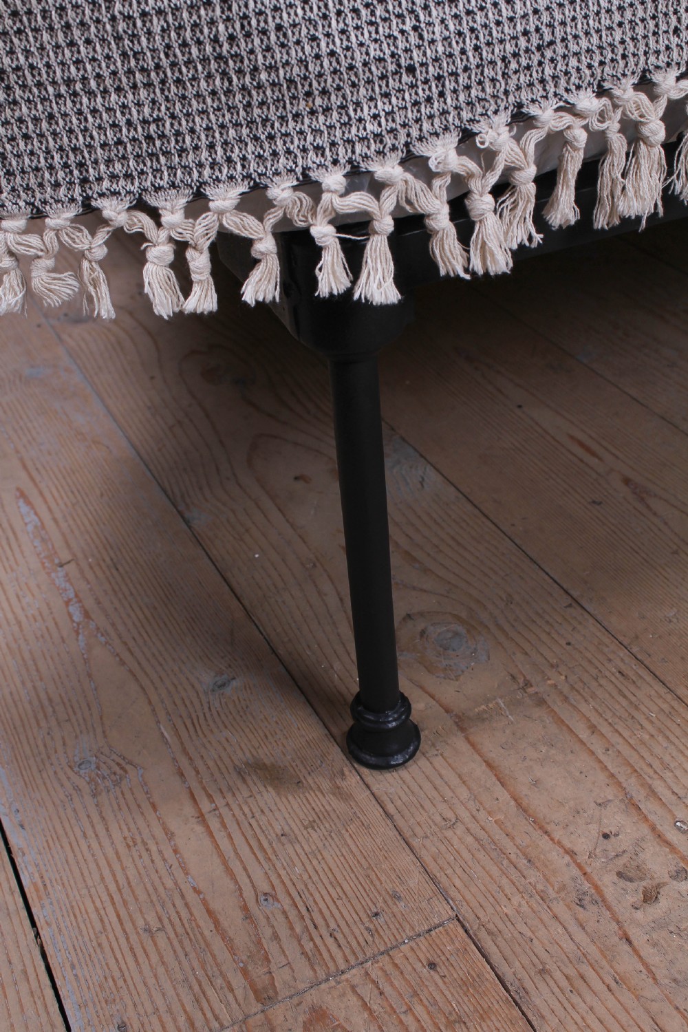 Fashionably simple French all iron double bed View IV