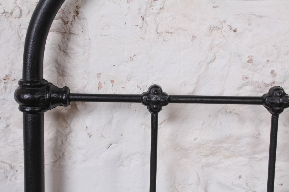 Fashionably simple French all iron double bed View V