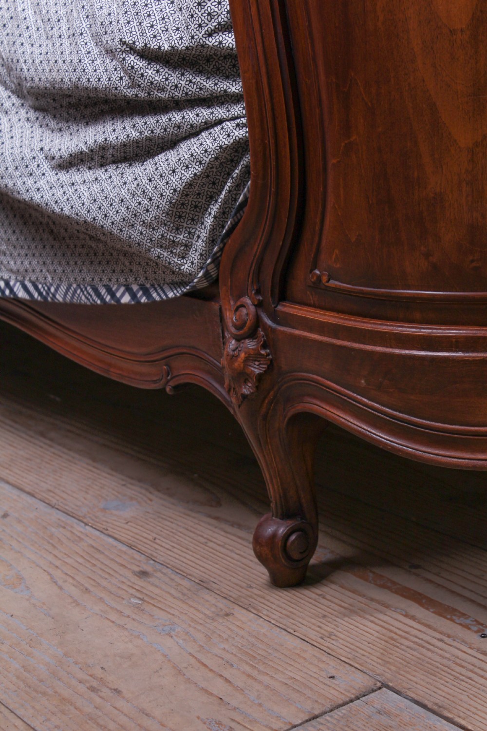 Big two meter wide solid walnut Louis style bed  View VII
