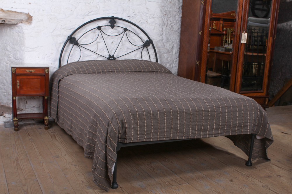 Lovely all iron no end double bed
