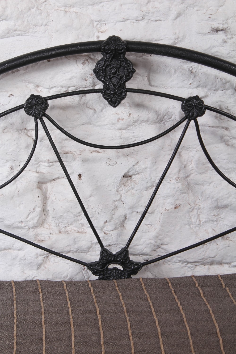 Lovely all iron no end double bed View III
