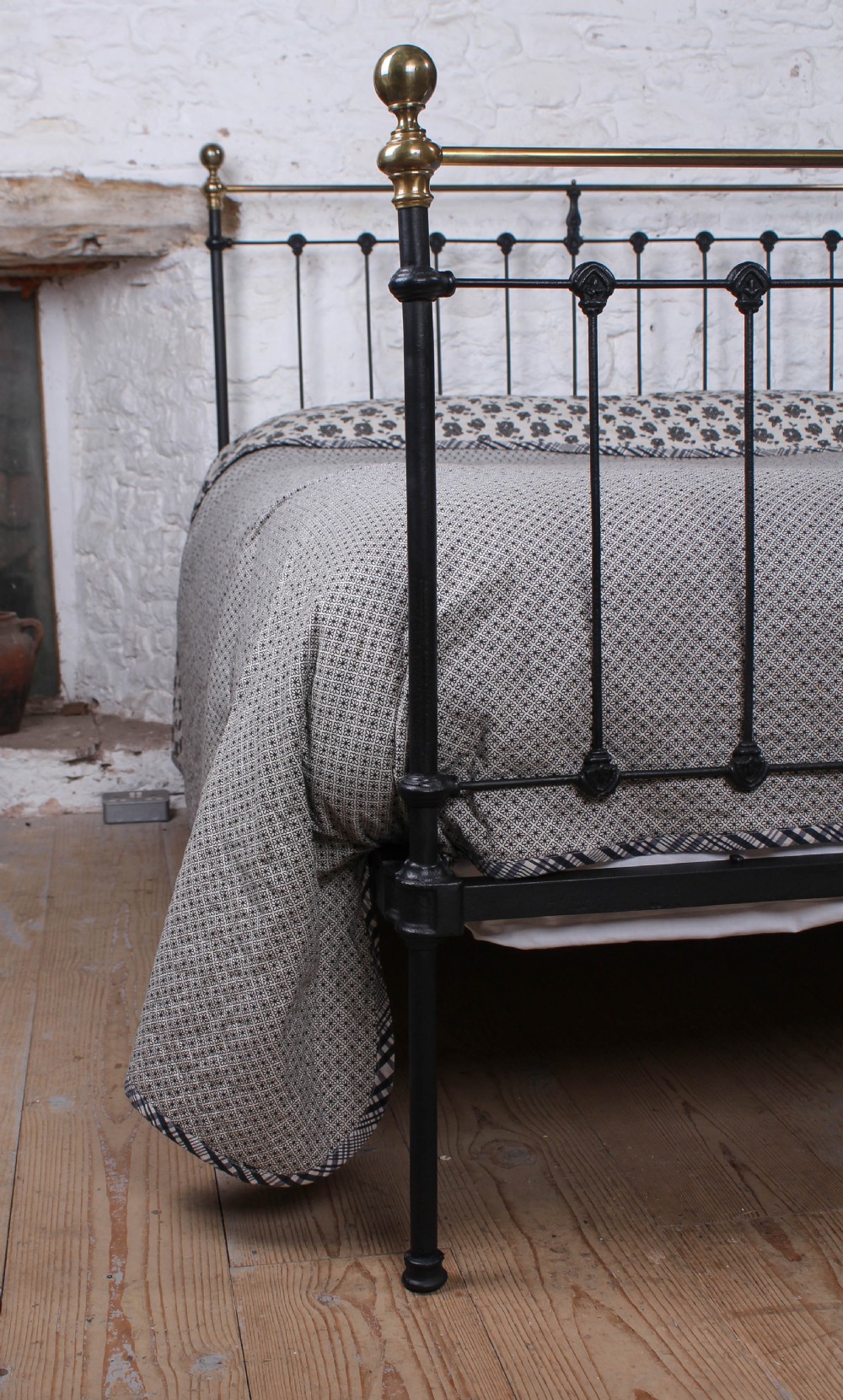Classic Victorian  black and aged brass king size bed View III