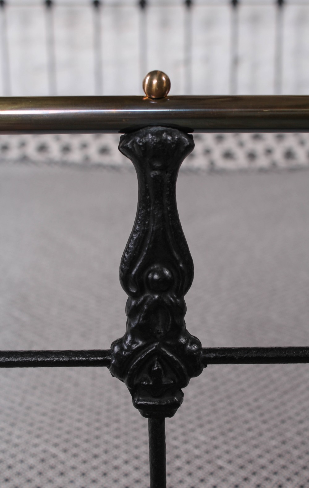 Classic Victorian  black and aged brass king size bed View VII