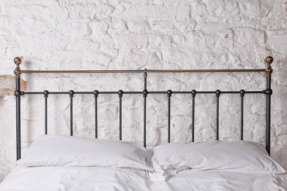 Classic black and brass Victorian no end kingsize bed View II